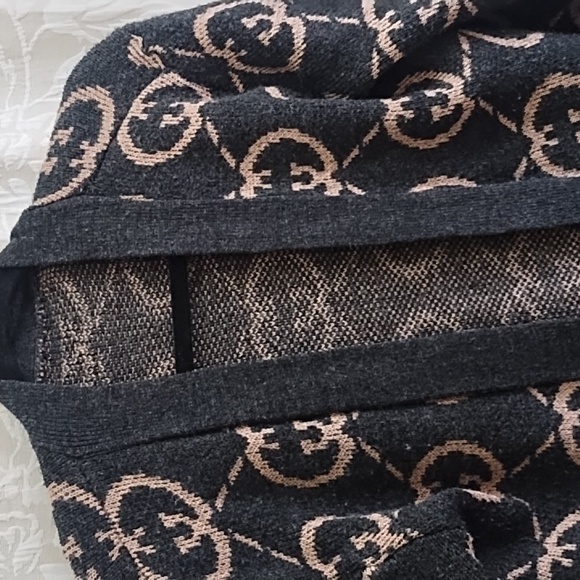 Elegant Black and Tan Women's Cardigan - Picture 2 of 4